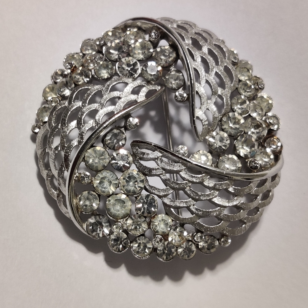Vintage Crown Trifari Ice Clear Crystals Domed Swirl Pin Brooch
